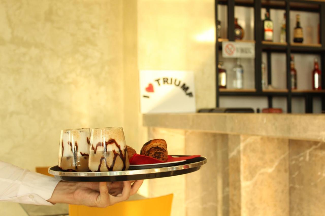 Bar Restaurant Triumf Hotel Shëngjin